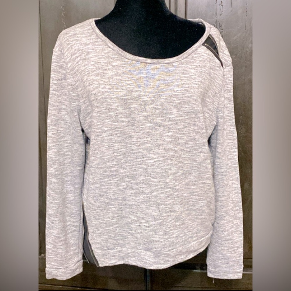Derek ❤️Heart gray/black sweatshirt. Size Large